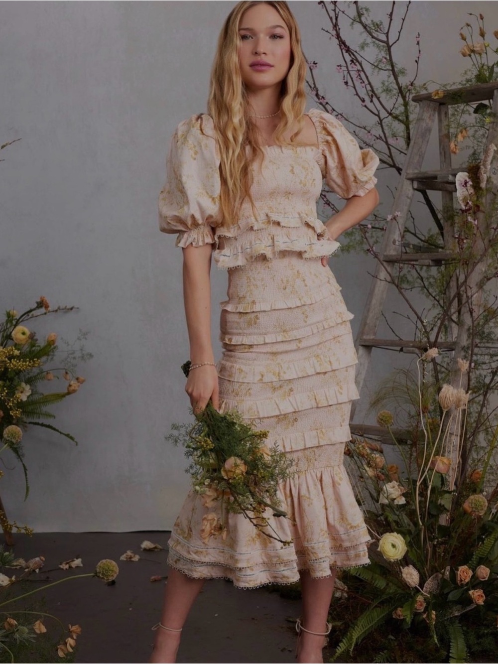 V. Chapman Smocked Puff Sleeve Floral Crop Top and Skirt Cream and Gold size 0